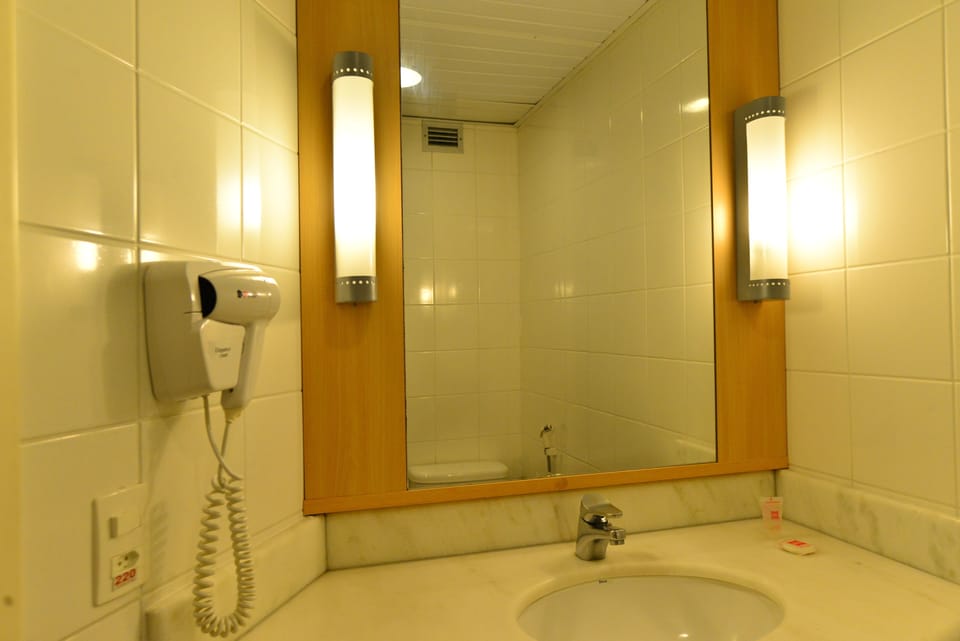 Shower, eco-friendly toiletries, hair dryer, towels
