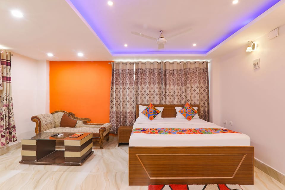 Premium Room | Egyptian cotton sheets, premium bedding, in-room safe, WiFi (free)