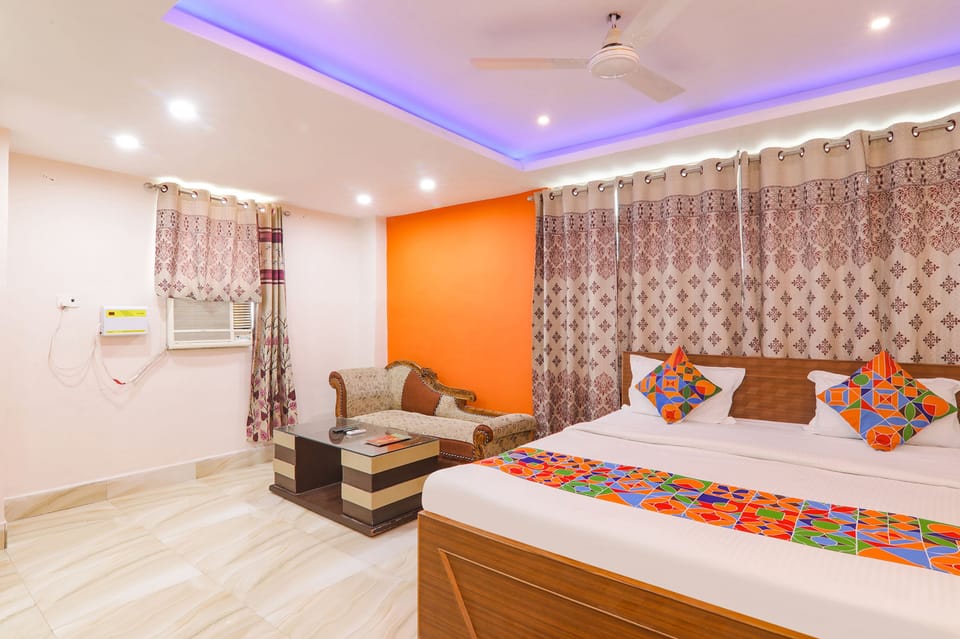 Egyptian cotton sheets, premium bedding, in-room safe, WiFi (free)