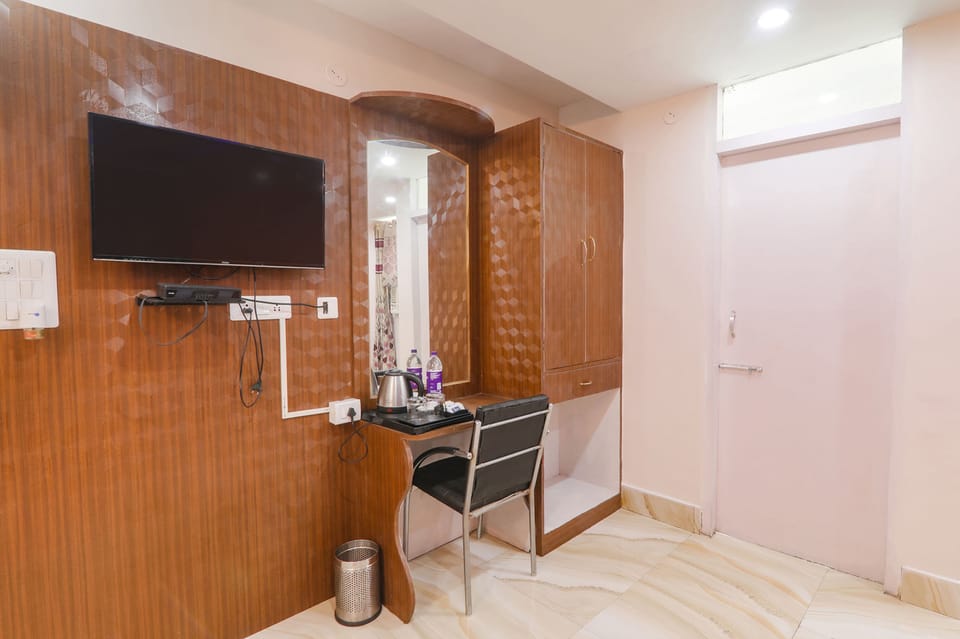 Egyptian cotton sheets, premium bedding, in-room safe, WiFi (free)