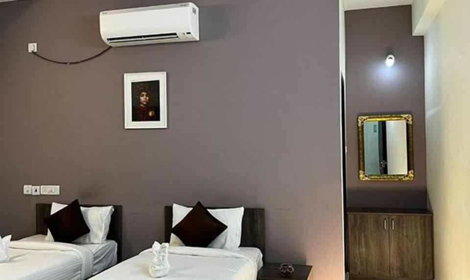 Egyptian cotton sheets, premium bedding, in-room safe, free WiFi