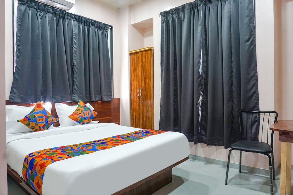 Egyptian cotton sheets, premium bedding, in-room safe, free WiFi