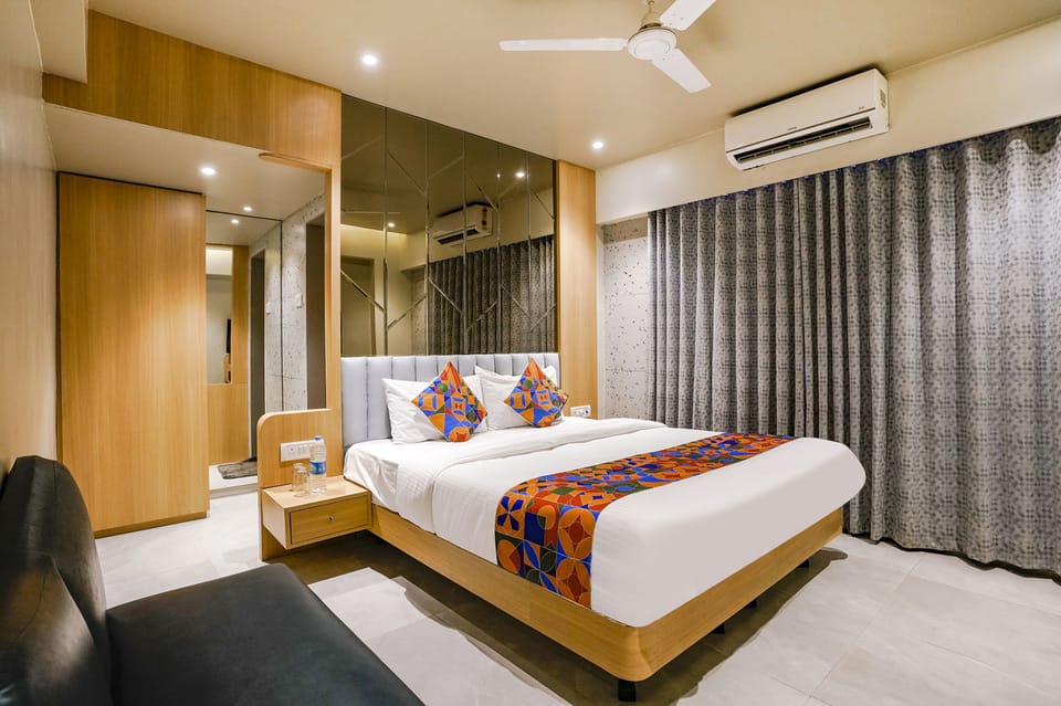 Egyptian cotton sheets, premium bedding, in-room safe, free WiFi