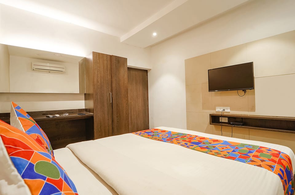 Egyptian cotton sheets, premium bedding, in-room safe, free WiFi