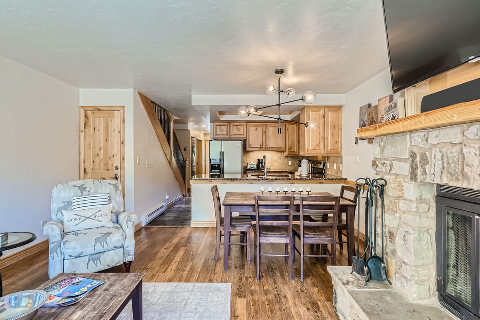 Townhome, 3 Bedrooms | Private kitchen | Fridge, oven, coffee/tea maker, toaster