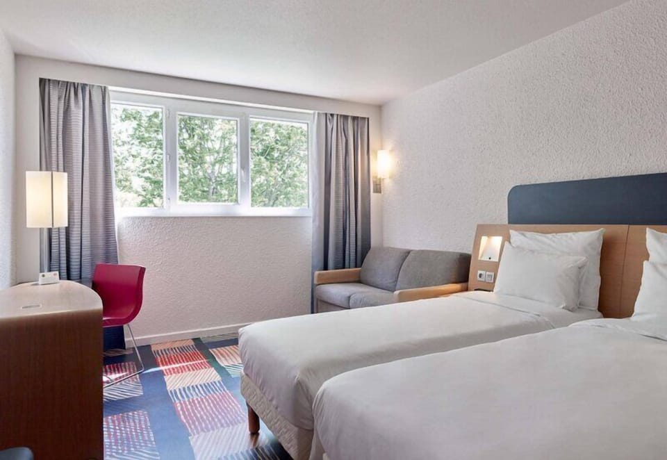 In-room safe, desk, blackout drapes, soundproofing