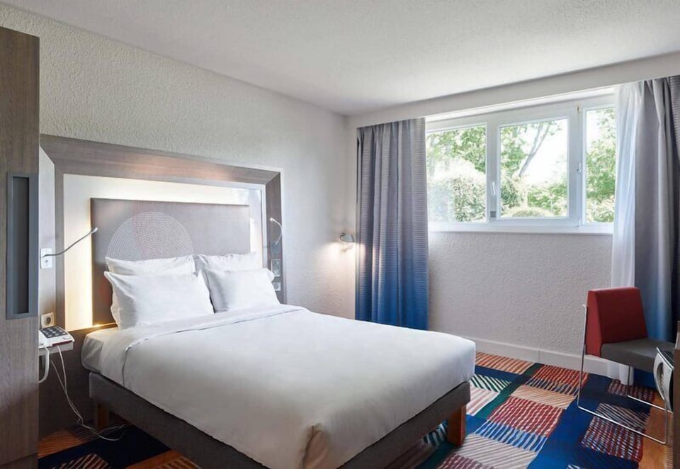 Double Room, Mobility Accessible | In-room safe, desk, blackout drapes, soundproofing