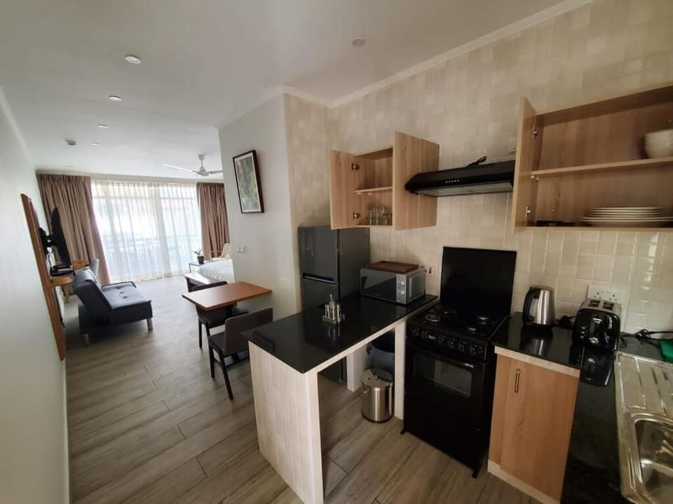 Deluxe Double Room | In-room safe, desk, laptop workspace, blackout drapes