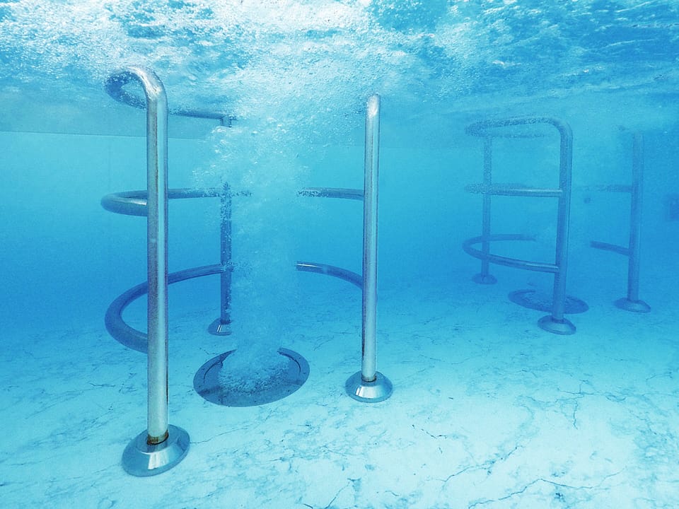 Couples treatment rooms, sauna, hot tub, steam room, massages