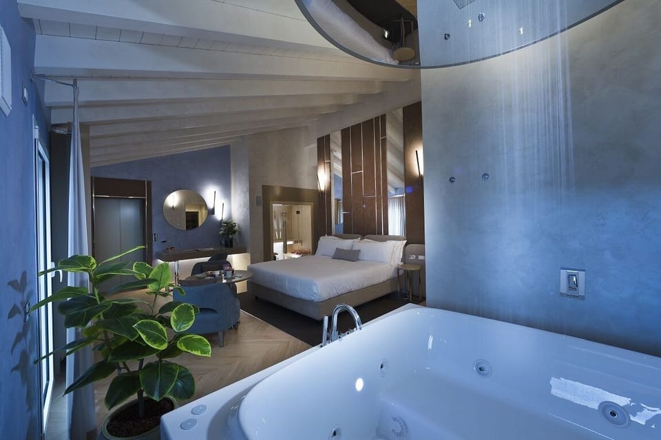 Minibar, in-room safe, desk, laptop workspace