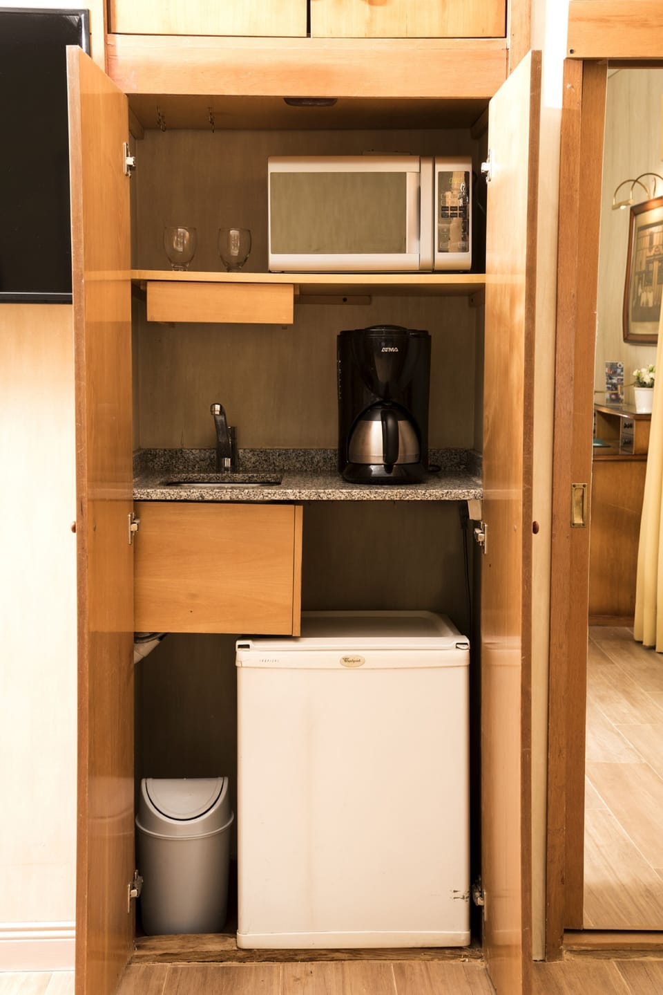 Senior Suite, 1 Double Bed | In-room dining