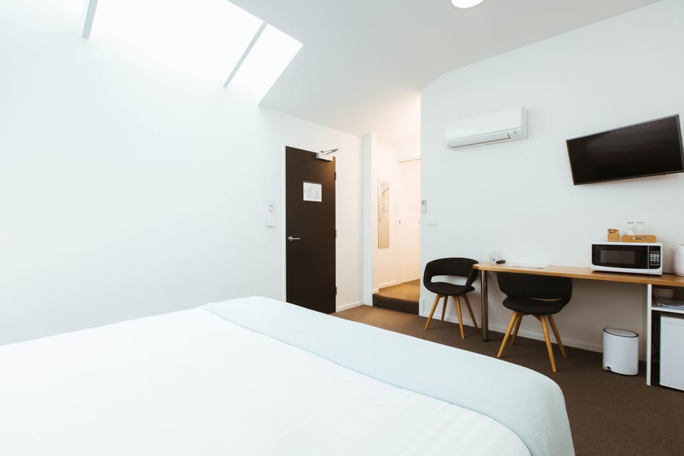 Economy Double Room | Soundproofing, iron/ironing board, free WiFi, bed sheets