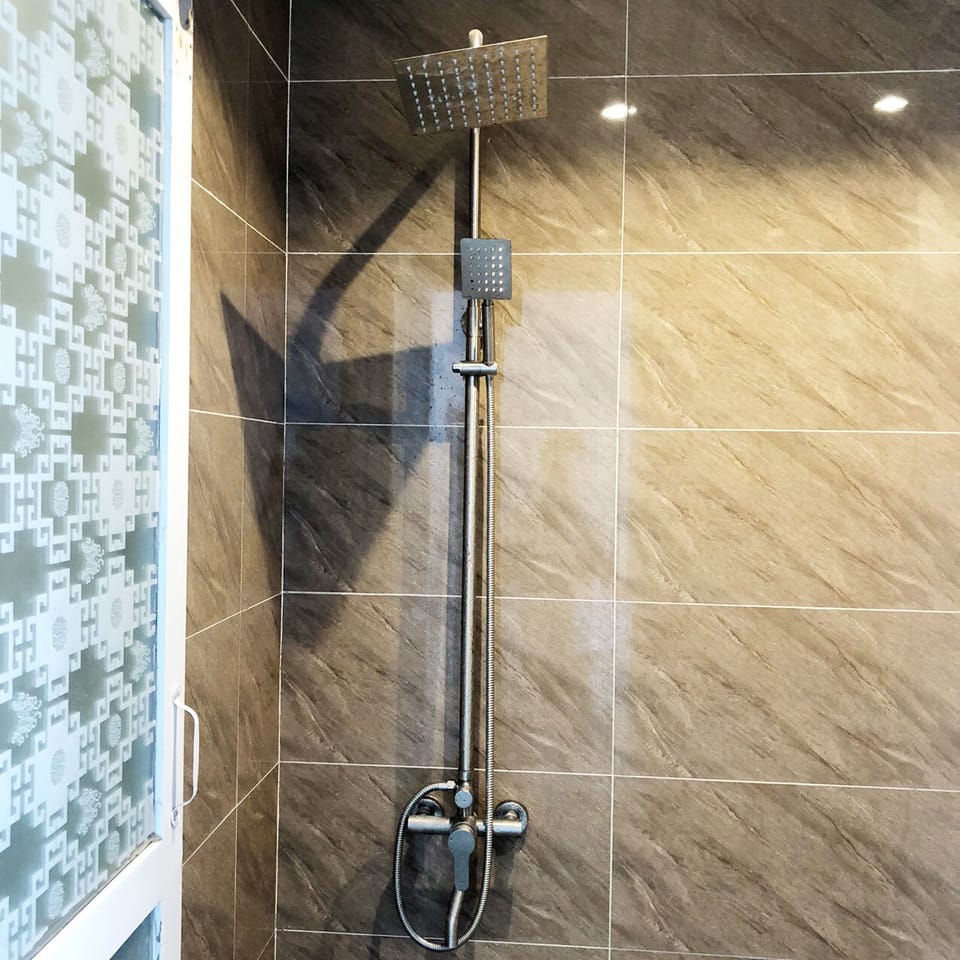 Panoramic Double Room | Bathroom | Shower, hydromassage showerhead, designer toiletries, hair dryer