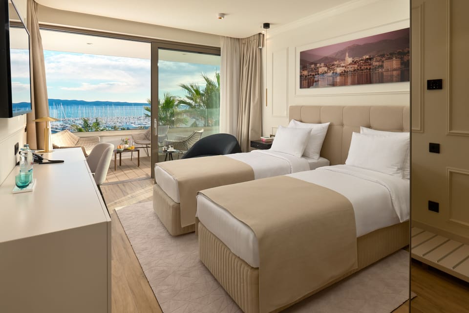 Premium Room | Premium bedding, down comforters, minibar, in-room safe