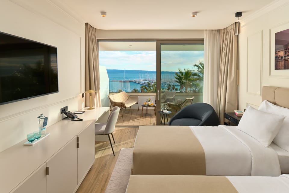 Deluxe Room | Premium bedding, down comforters, minibar, in-room safe