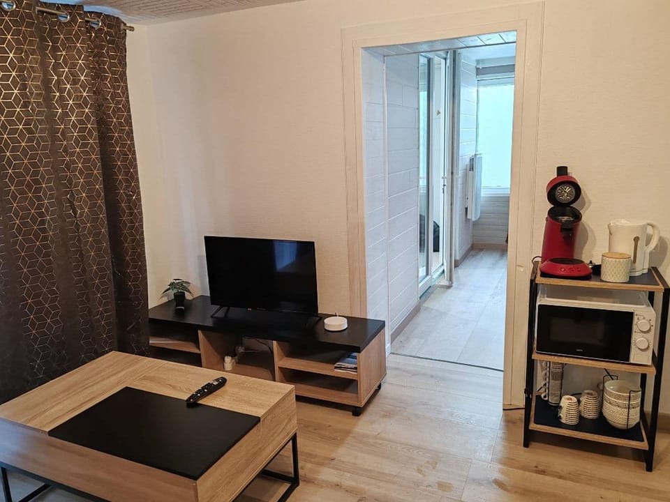 Comfort Room | Living area | 80-cm flat-screen TV with digital channels