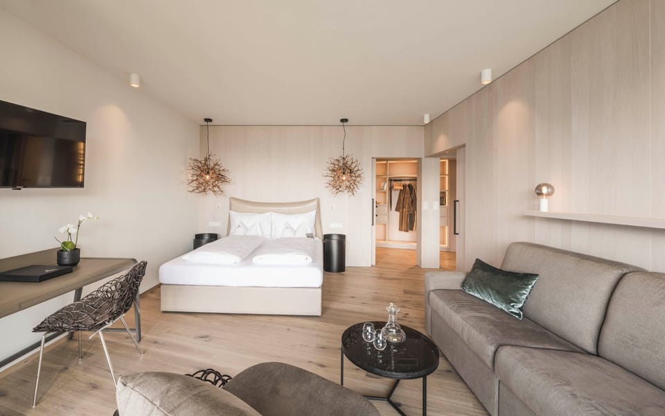 Family Suite | Hypo-allergenic bedding, minibar, in-room safe, desk