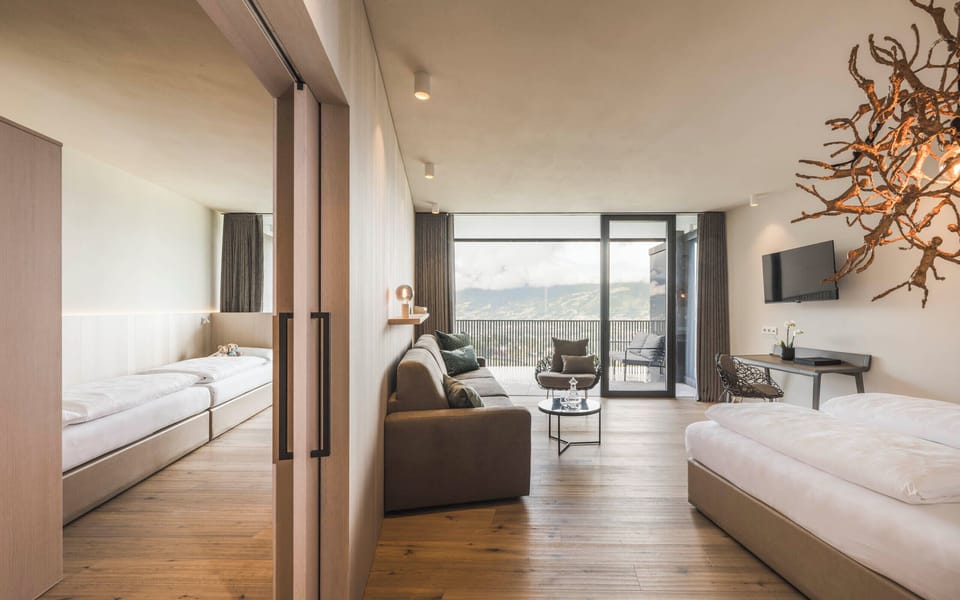 Family Suite | Hypo-allergenic bedding, minibar, in-room safe, desk