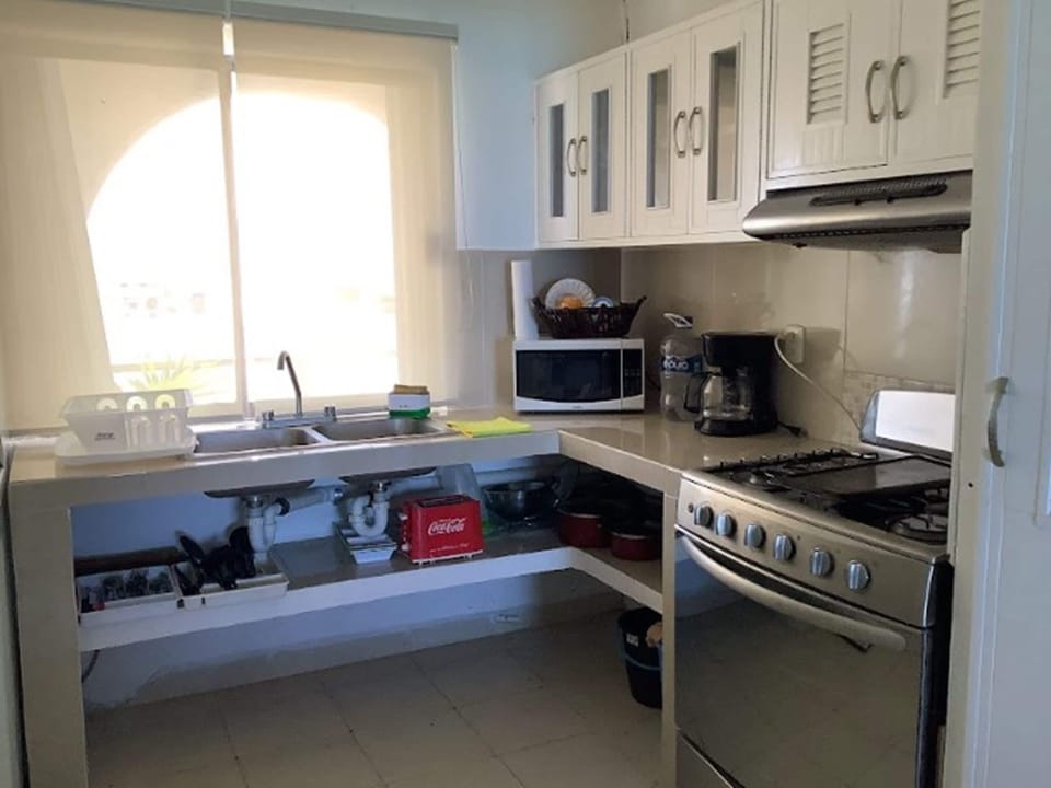 Family Apartment | Private kitchen | Coffee/tea maker, dining table