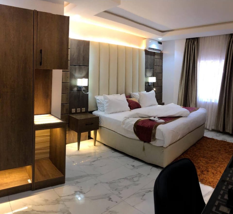 Business Room | 1 bedroom, in-room safe, free WiFi