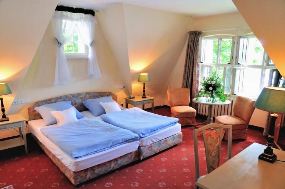 Double Room | Minibar, desk, free WiFi, bed sheets