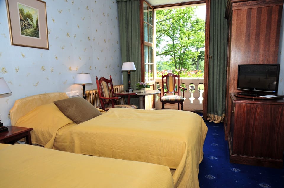 Minibar, desk, free WiFi, bed sheets