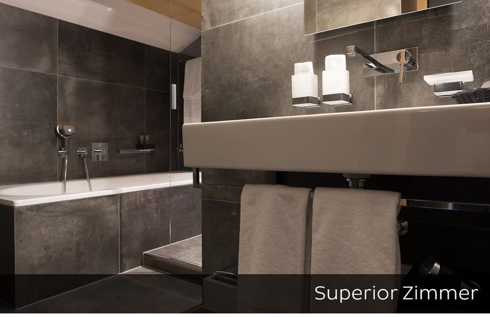 Superior Double Room | Bathroom | Free toiletries, hair dryer, bathrobes, slippers