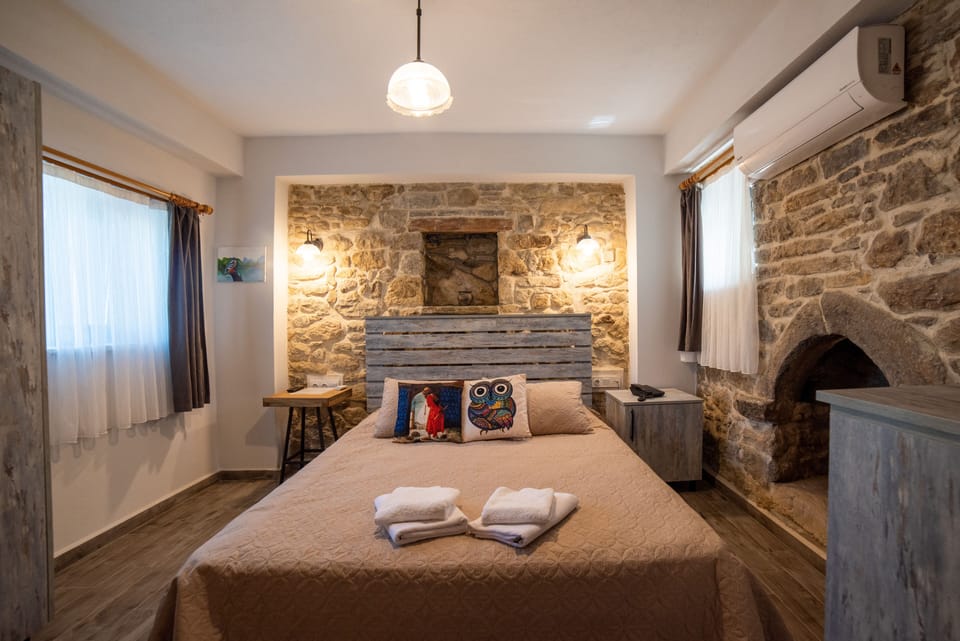 Individually furnished, soundproofing, free WiFi, bed sheets