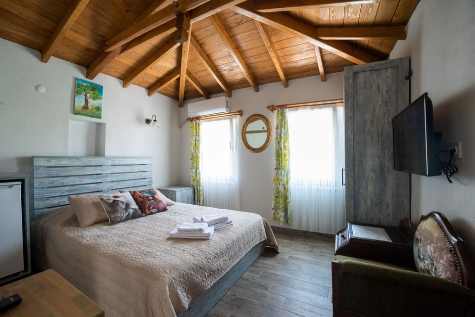 Standard Double Room, Garden View | Individually furnished, soundproofing, free WiFi, bed sheets