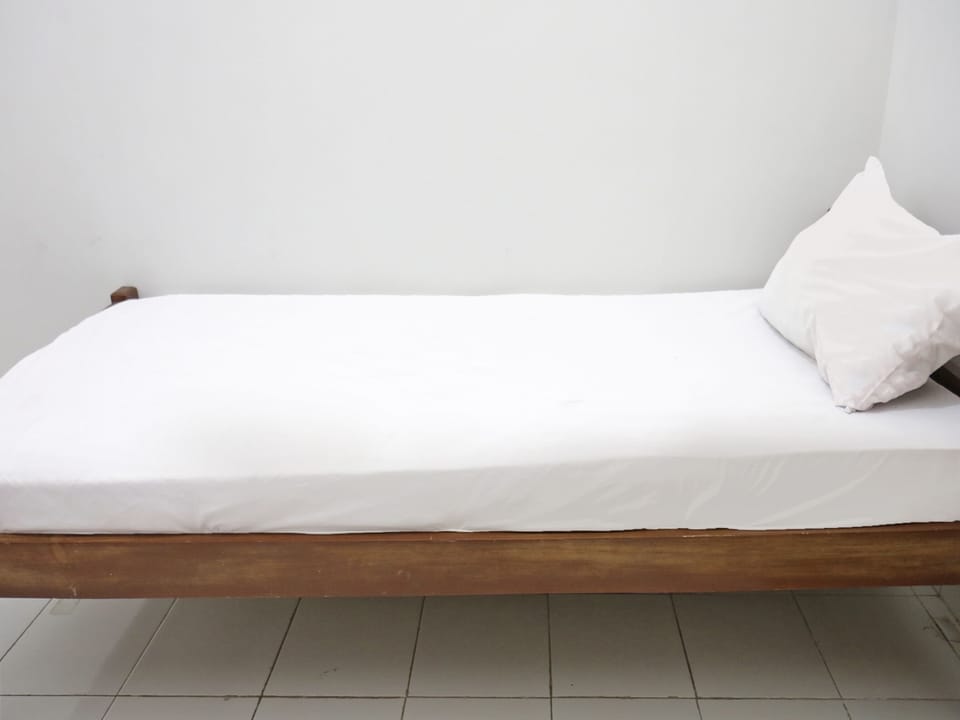 Standard Single Room | Free WiFi, bed sheets