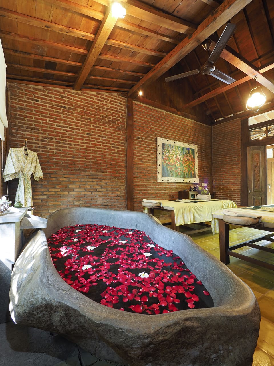 Couples treatment rooms, body treatments, body wraps, body scrubs