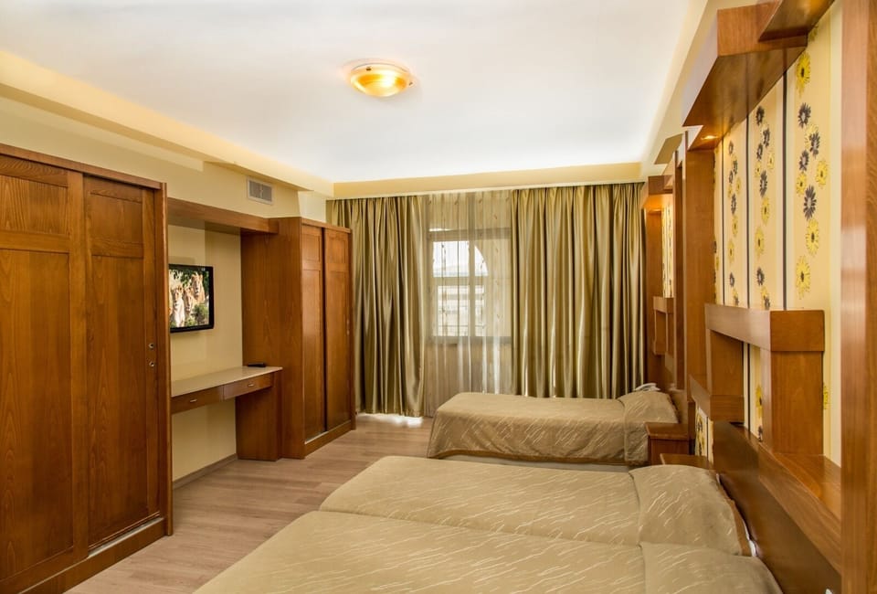 Basic Double or Twin Room | Premium bedding, down comforters, in-room safe, desk
