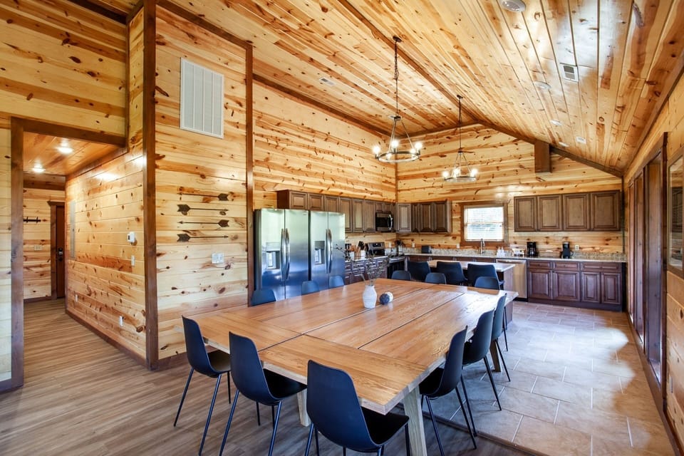 Cabin, 5 Bedrooms | Dining