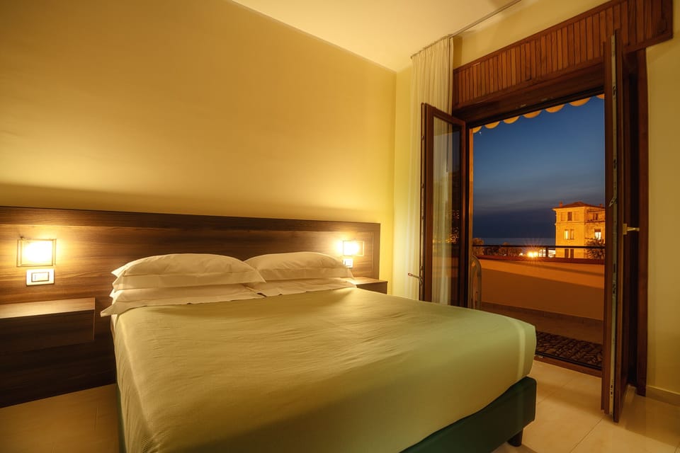 Camera Deluxe  con terrazzo privato e vista mare Jumenta | View from room