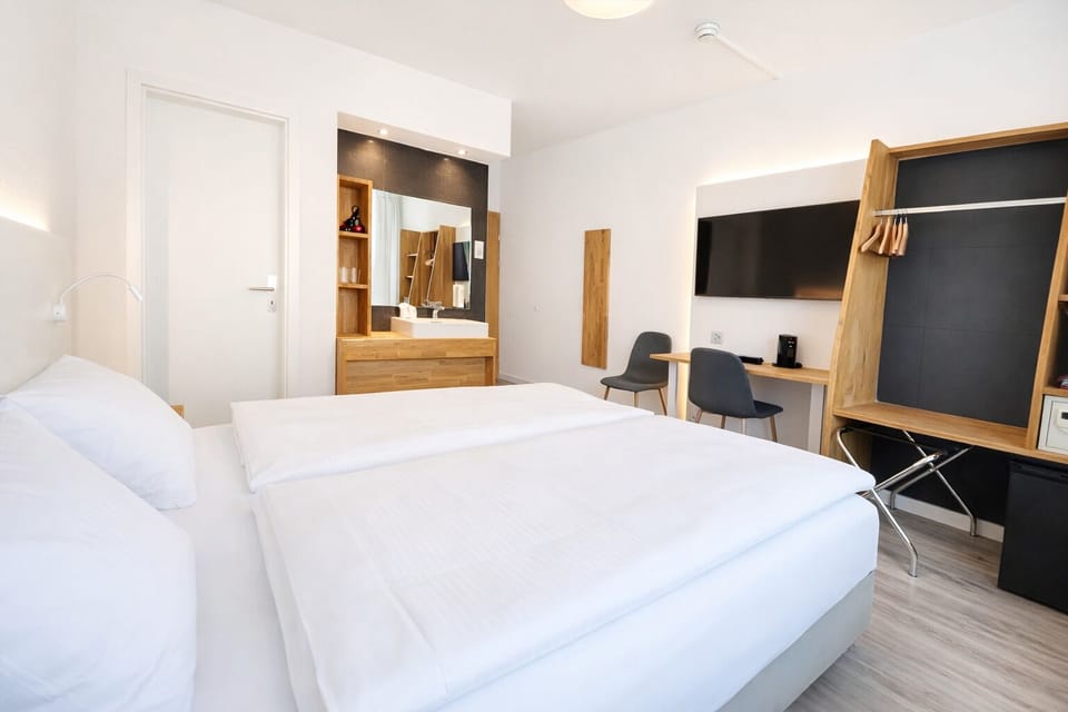 Classic Double Room | Hypo-allergenic bedding, in-room safe, individually decorated, desk