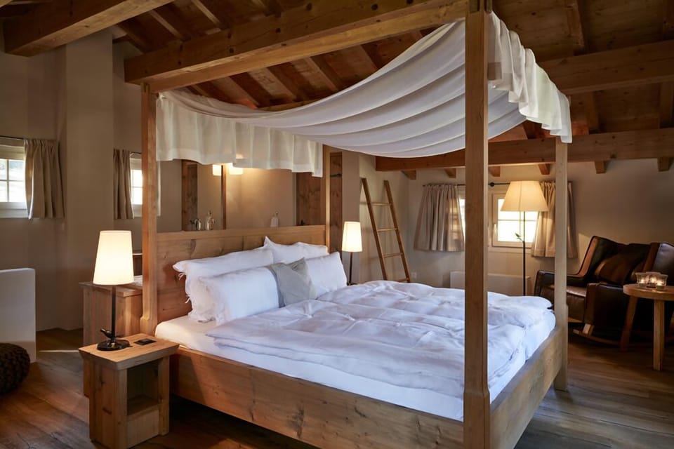 Suite (Stailetta) | Hypo-allergenic bedding, free minibar, in-room safe, desk