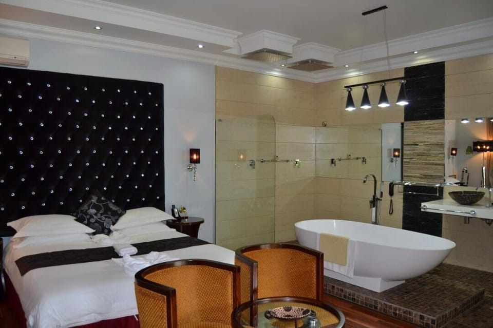 Executive Double or Twin Room | Premium bedding, down comforters, pillowtop beds, desk