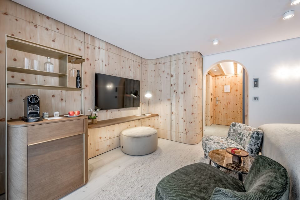Standard Double Room | Premium bedding, minibar, in-room safe, desk
