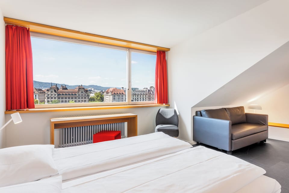 Panorama Room | Hypo-allergenic bedding, iron/ironing board, free WiFi, bed sheets
