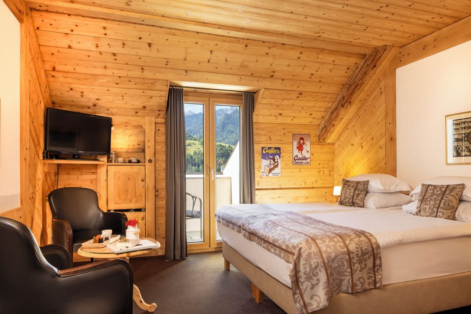 Double Room | Free minibar, in-room safe, desk, bed sheets