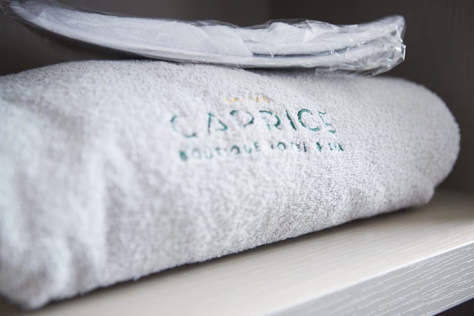 Hot stone massages, sports massages, massage/treatment rooms