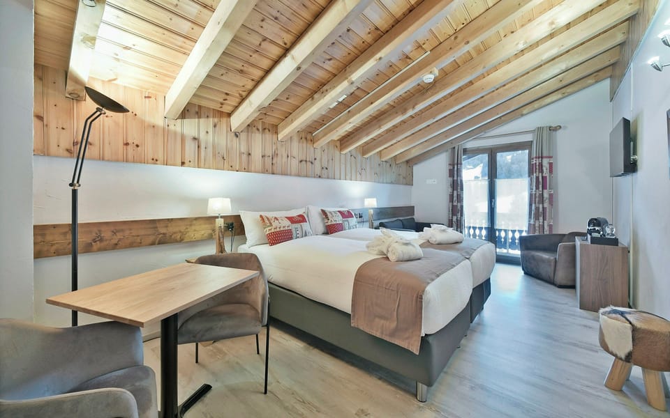 Junior Suite | In-room safe, desk, free WiFi