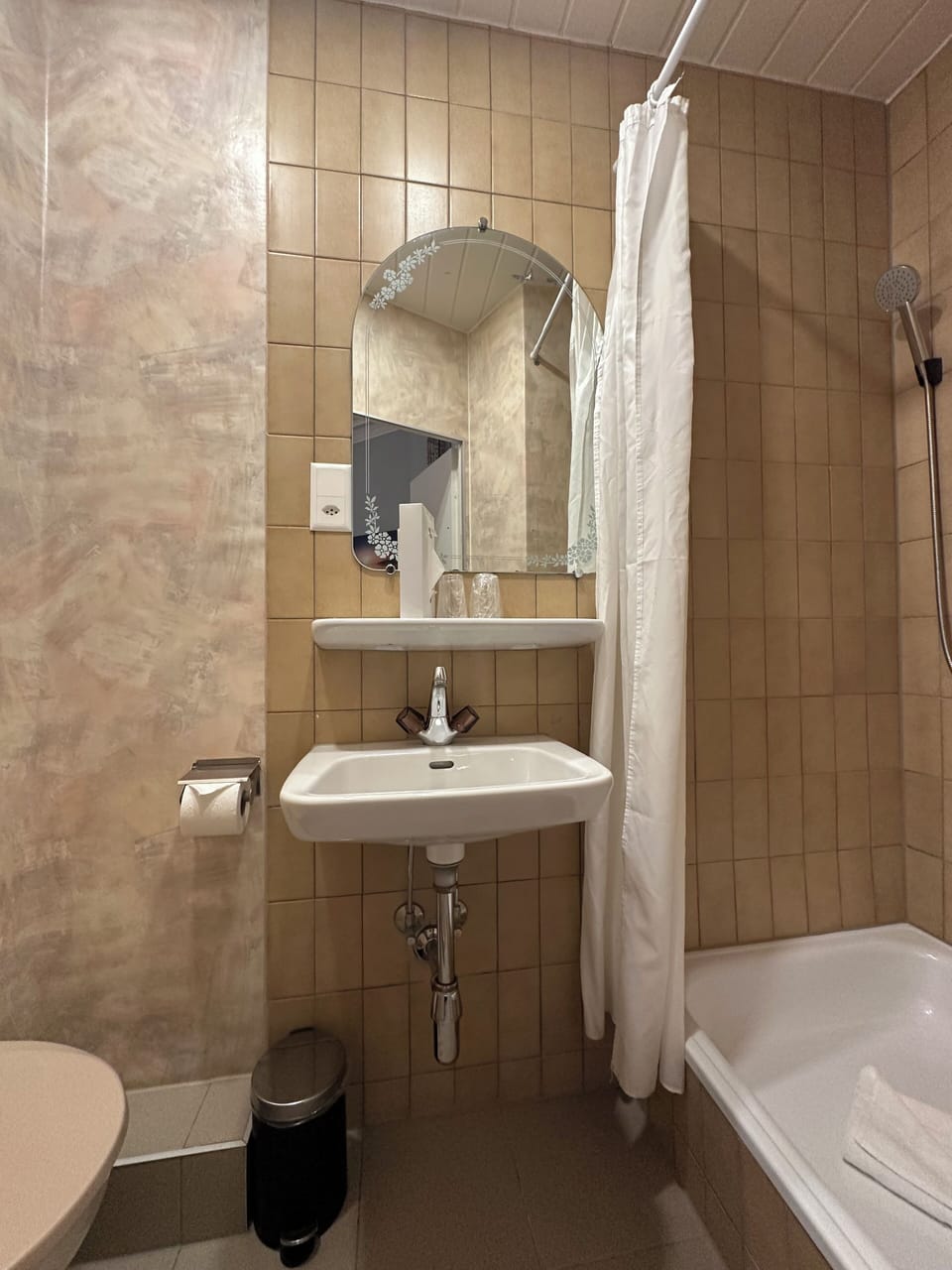 Standard Room, 1 Double Bed | Bathroom | Shower, hair dryer, towels, soap