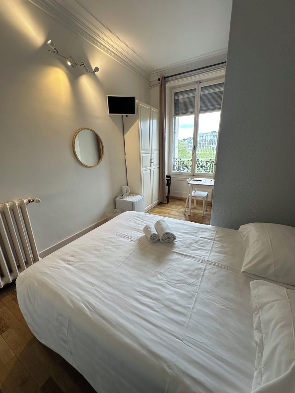 Standard Room, 1 Twin Bed | In-room safe, individually decorated, individually furnished