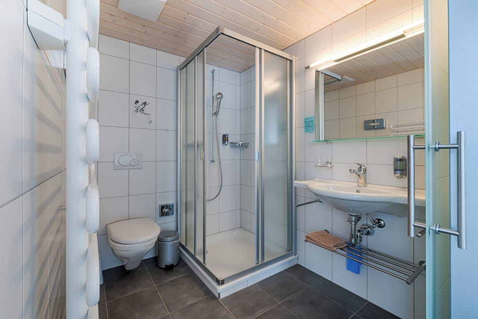 Single Room, Balcony | Bathroom | Deep soaking tub, rainfall showerhead, hair dryer, towels