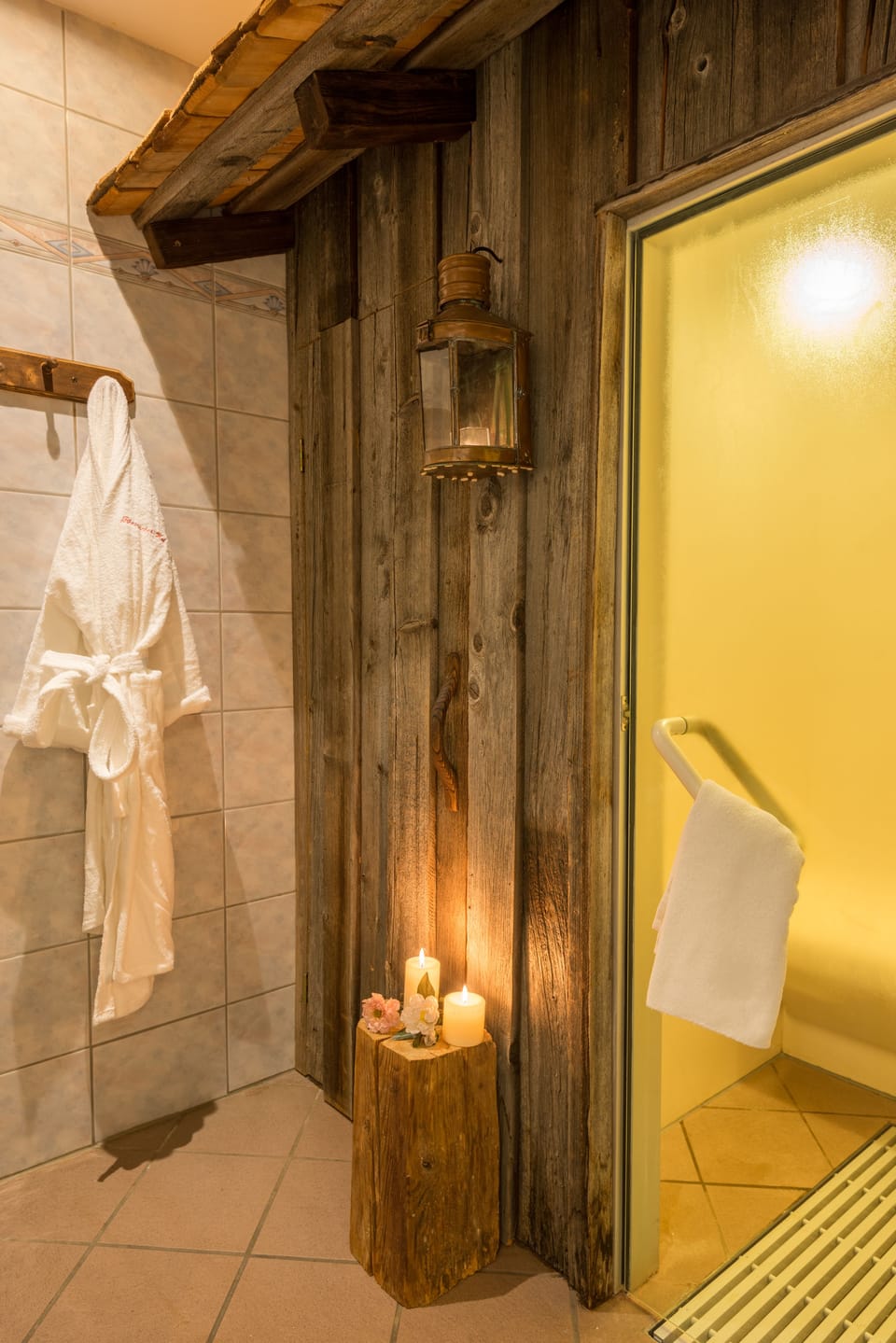 Hot stone massages, deep-tissue massages, 5 treatment rooms, massages