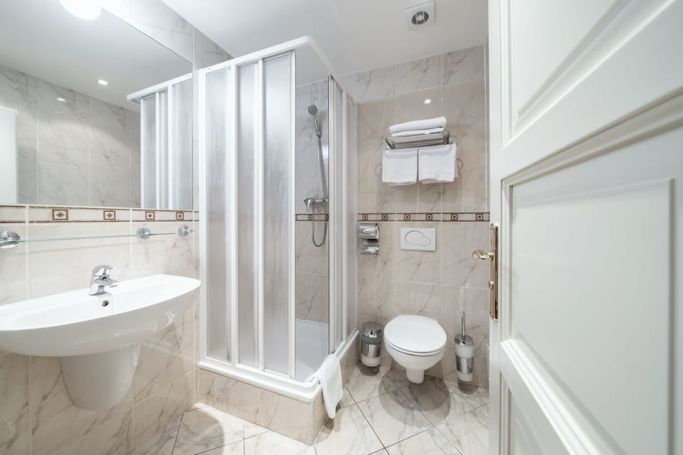 Family Suite | Soundproofing, free WiFi, bed sheets