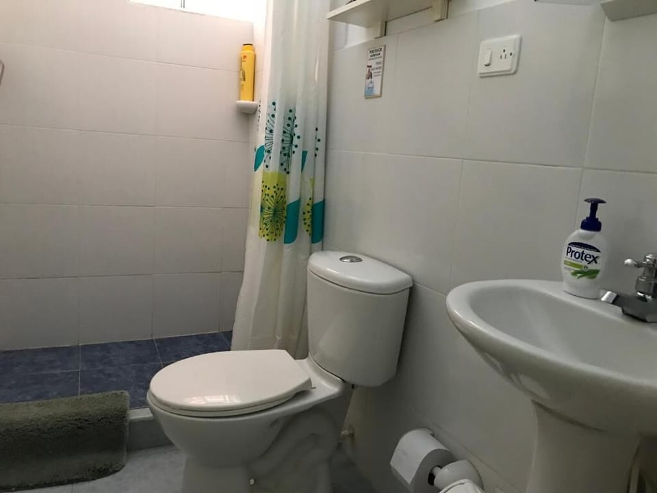 Comfort Double Room | Bathroom | Free toiletries