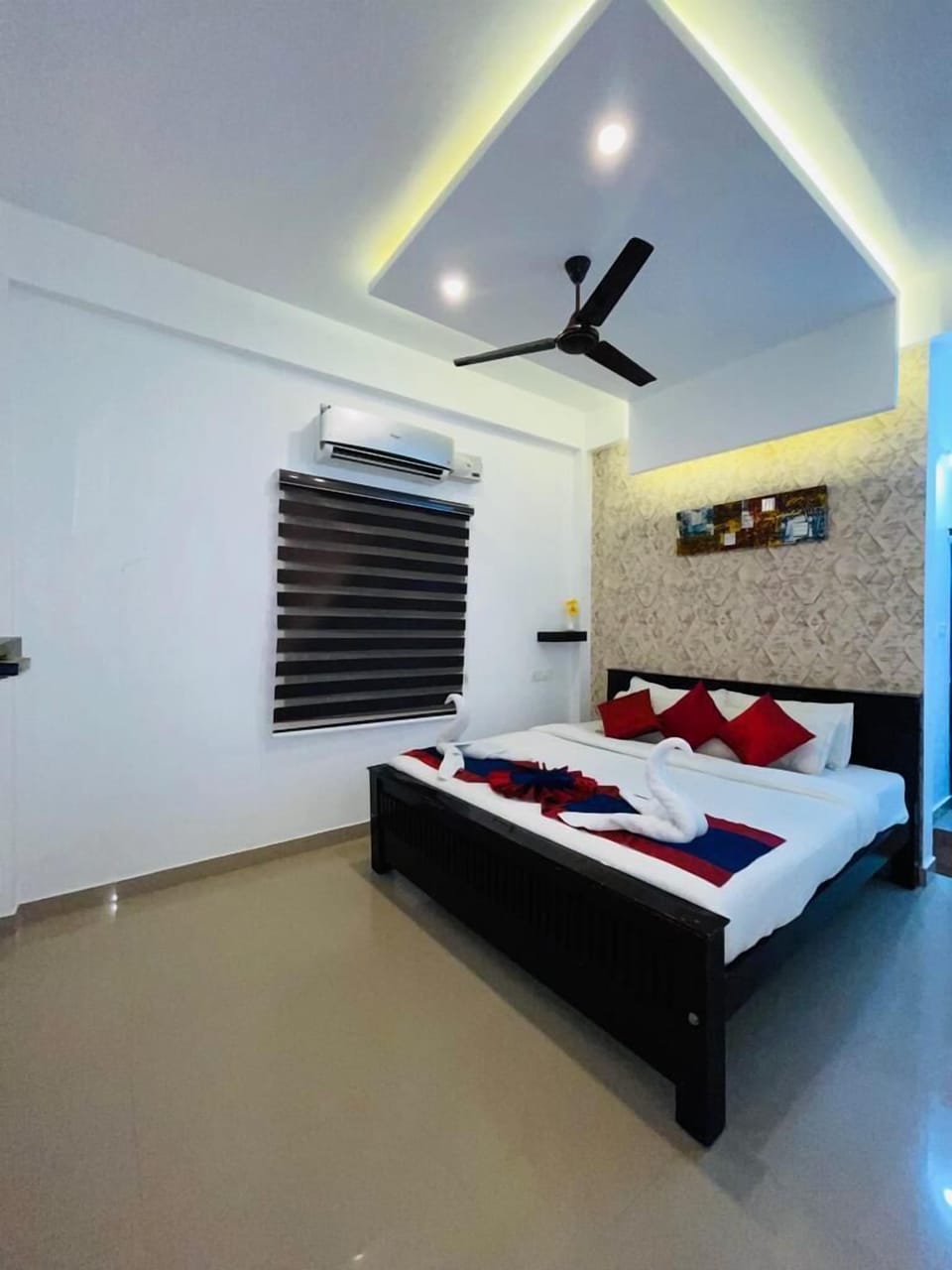 Family Room | Premium bedding, memory foam beds, desk