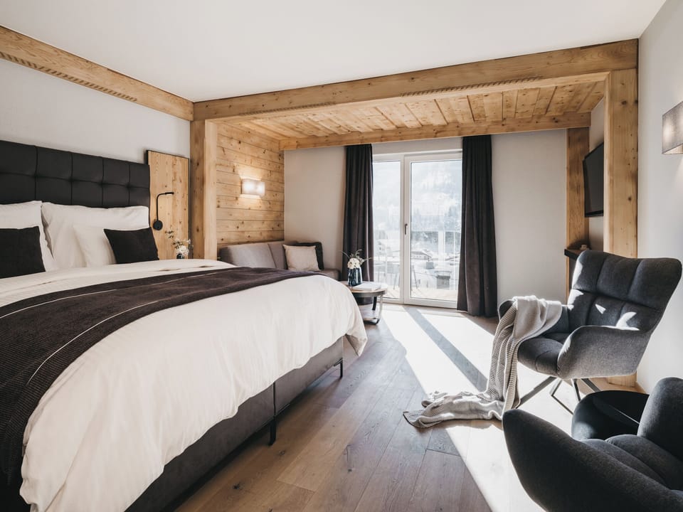 Superior Zimmer mit Balkon | Premium bedding, minibar, in-room safe, blackout drapes